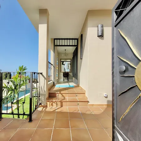 Miya Del Sol Heated Saltwater Pool * 拉奥罗塔瓦